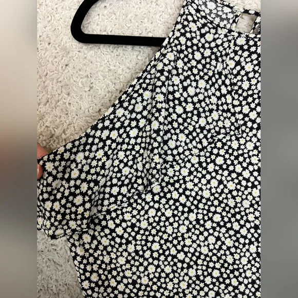 Elegant Black and White Floral Halter Dress - Picture 2 of 4